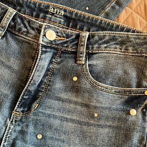 EUC Ana skinny jean w pearls size 10